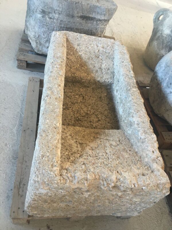 Γούρνα, μπανιέρα, νεροχύτης παλιά πέτρα αμυγδαλόπετρα σκαλιστή μοναδικό έργο γλυπτό