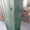 παλιά ξύλινη ντουλάπα, ντουλάπι αποθήκευσης σε πράσινο χρώμα, χειροποίητο, οικιακής κατασκευής,φτιαγμένο όλο στο χέρι από παλιό τεχνίτη,