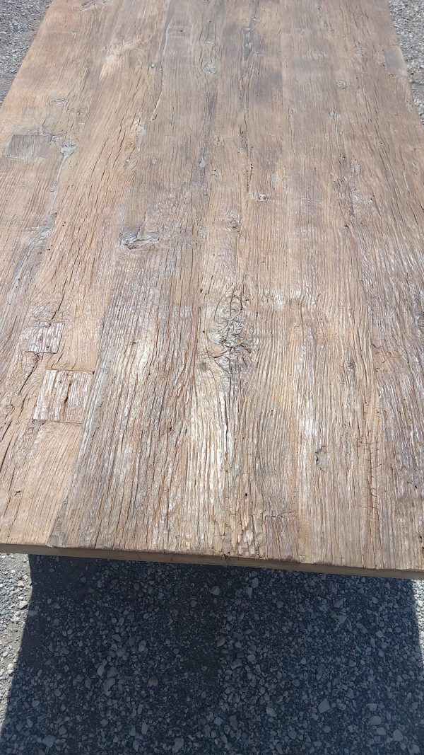 τραπέζι απο παλιά ξυλεία ,τύπου μοναστηριακό,σε λιτή μίνιμαλ γραμμή ,vintage,στιβαρή κατασκευή με αποσπώμενο καπάκι