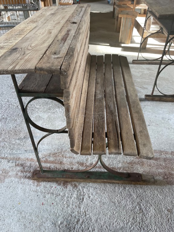 Παλιό ξύλινο θρανίο με σιδερένια πόδια και αποθηκευτικό χώρο, η πλάτη του ενος είναι το τραπέζι για το πίσω κάθισμα , παγκάκι, πάγκος τραπέζι εργασίας, έδρα, school desk, settee, wooden bench