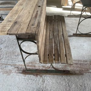 Παλιό ξύλινο θρανίο με σιδερένια πόδια και αποθηκευτικό χώρο, η πλάτη του ενος είναι το τραπέζι για το πίσω κάθισμα , παγκάκι, πάγκος τραπέζι εργασίας, έδρα, school desk, settee, wooden bench