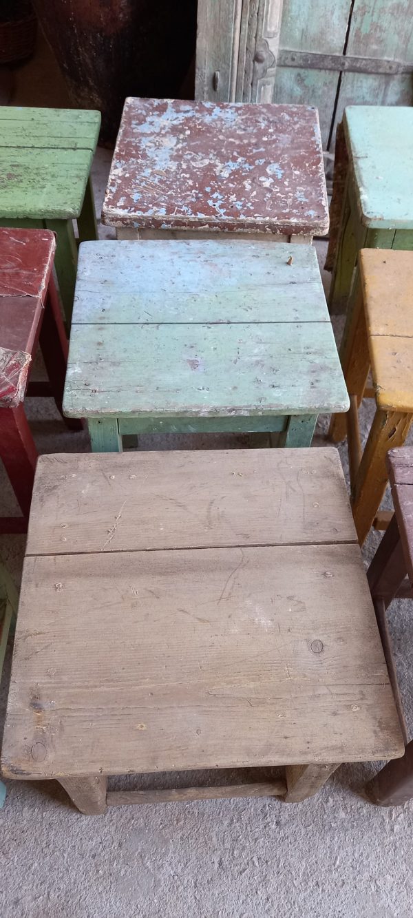 παλιά ξύλινα σκαμπό-καθισματάκια σε διάφορα χρώματα, παλιά σκαμνάκια αντίκα, χειροποίητα,παλιά ξύλινα επιπλάκια