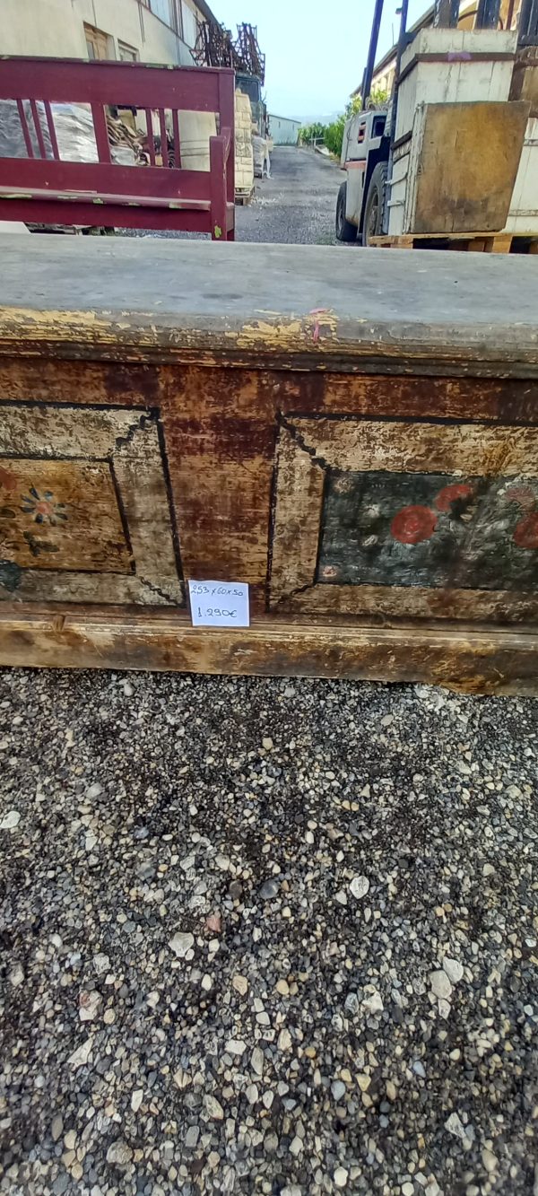 παλιά ξύλινο κουτί, πολύ μεγάλο ξύλινο κουτί αποθήκευσης, μπαούλο, με χρωματιστές λεπτομέρειες, χειροποίητο, δίχωρο