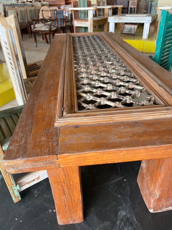 Τραπέζι σαλονιού παλιό ξύλινο έπιπλο , ξύλινο τραπέζι χαμηλό μακρύ με παλιό κάγκελο σφυρήλατο έπιπλο