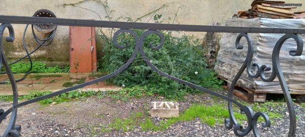 Τραπεζαρία, μακρόστενο τραπέζι φαγητού με καράβολους, χειροποίητο έπιπλο από σίδερο βαριά κατασκευή