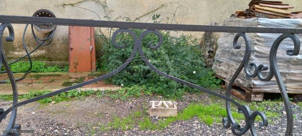Τραπεζαρία, μακρόστενο τραπέζι φαγητού με καράβολους, χειροποίητο έπιπλο από σίδερο βαριά κατασκευή