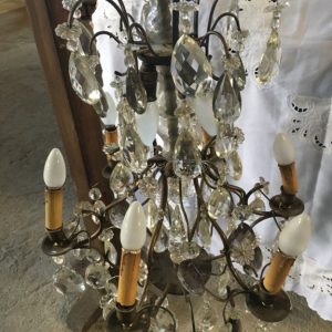 Φωτιστικό πολυέλαιο χειροποίητο από μπρούτζο και γυαλί αντίκα από αρχοντικό της Αθήνας του προηγούμενου αιώνα