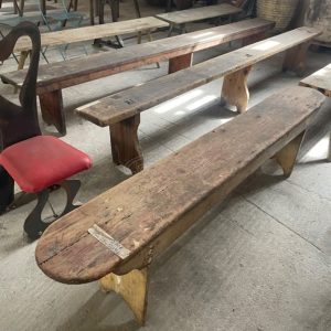 παλιά ξύλινα παγκάκια, πάγκοι, καθίσματα, παλιά ξύλινα έπιπλα μοναδικά στο είδος, χειροποίητα καρεκλάκια, καρέκλες, πάγκοι εργασίας ,πάγκος,  καθίσματα