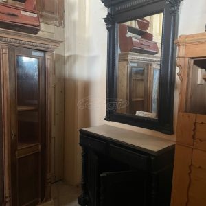 Παλιό χειροποίητο μπουφέ με καθρέφτη ,σκαλιστό , με κολωνάκια και αψίδα , 2 συρτάρια και 2 ντουλάπια ,σε σκούρο χρώμα, έπιπλο εισόδου, από παλιό αρχοντικό, νεοκλασσικό , εταζέρα με καθρέφτη , κομό ,παλιό ξύλινο έπιπλο αντίκα , συρταριέρα, πιατοθήκη, χειροποίητο έπιπλο εποχής